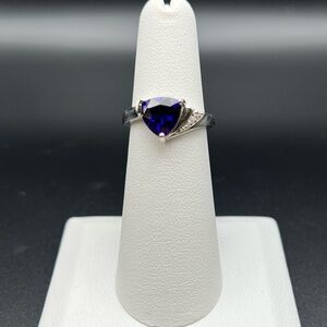 Sterling Silver Elegant Trillion Cut Amethyst CZ Ring,sz 5